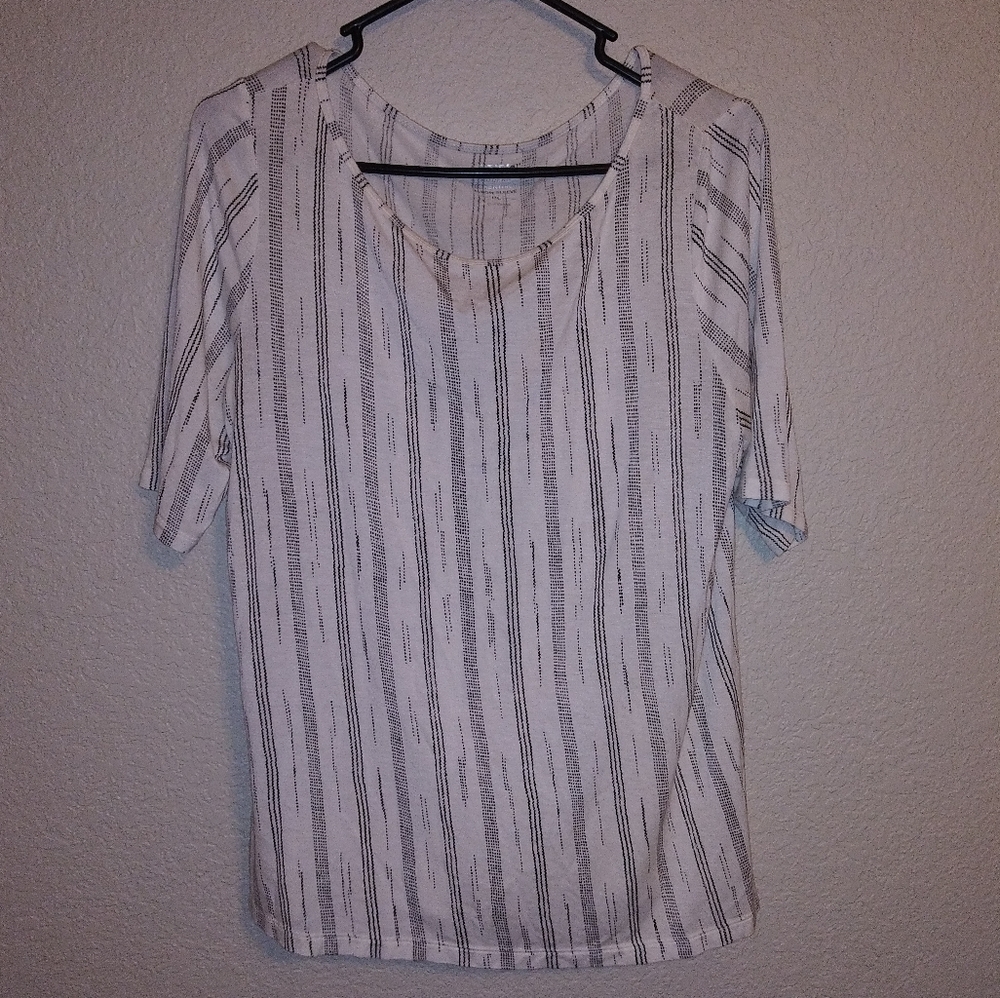 Apt. 9 t-shirt